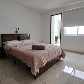 Kittys Guest Budget English House Accomodation Juriquilla Queretaro, готель у місті Хурікілья