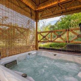 ZenArden - Ninglinspo Valley View & Private Spa, hotell i Aywaille