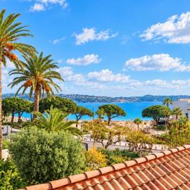Appartement Cosy Centre Ville Vue Mer au calme - Terrasse & Clim, מלון בבנדול