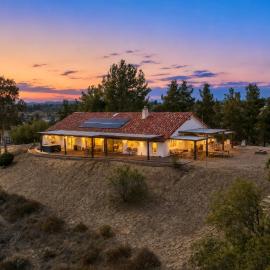 Winery Getaway with Spa and Amazing Hilltop View