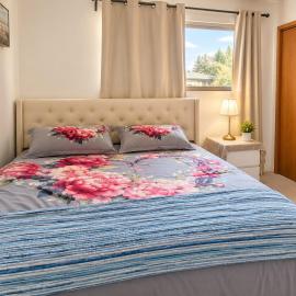 King Bed Private Suite with Ensuite and Mini Kitchen, Please note that this is a private room with no access to the rest of the house, including the kitchen, living room, or other common areas, Hotel in Edmonton