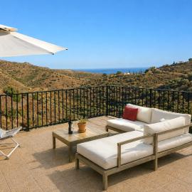 Charming Spanish Casa, Nature & Sea View, 30 min from Málaga – hotel w mieście Moclinejo