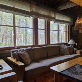Peaceful 5BR Lakeside Cabin | Sauna & Fireplace, hotel sa Ruka