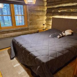 Peaceful 5BR Lakeside Cabin | Sauna & Fireplace, hotel sa Ruka