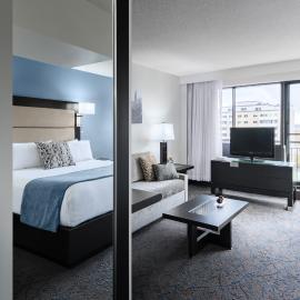 Ottawa Embassy Hotel & Suites, hotel sa Ottawa