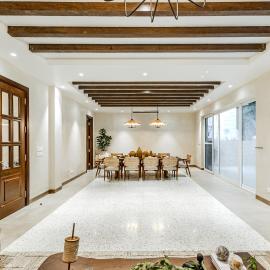 StayVista's Villa Nava - Luxury Escape - 5BHK with Private Pool & Bathtub, готель у місті Marna