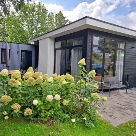 Bad Hoophuizen Chalet L-Cube 6 Nr Eik 19، فندق في هولْسْهورست