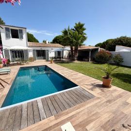 Maison 8 personnes, piscine chauffée, proche plage