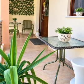 The Elegant Apartment in the Heart of Chios, hotel sa Chios