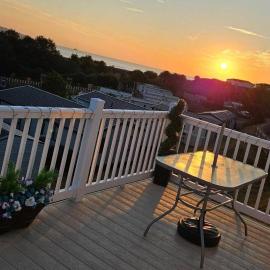 The Bay View Sea Views Pool Parking & Sleeps 6, hotel in Paignton