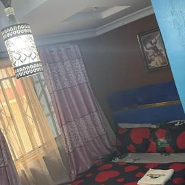 Gregs Hotel Lounge&bar, hotelli kohteessa Sagamu