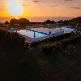Ninea Panoramic Family Apartments - large pool with sea view, hotel Capo Vaticanóban