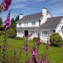 Hawthorn Lodge, готель у місті Belturbet