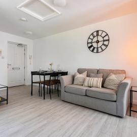 Wonderful Weedon Flat