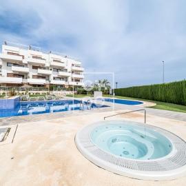 La Brisa del Mar apt with sea view, terrace, pool - by OYOOSTAYS、オリフエラ・コスタのホテル