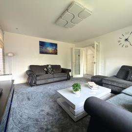 4-Bedroom Home, Fully Equipped in Waverley