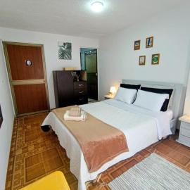 Comfort Rooms whit Private Bath and Near Airport, hotel v mestu Bogotá