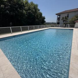 Casa Surf Shelter, large swimming pool, 1-bedroom apartment, garden, day use, Rhune view
