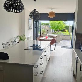 Large spacious home, great location, families, contractors, film production, hotell sihtkohas Rogerstone