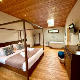 Pheasant at Rossie Ochil Estate Cottages with Hot Tub, Perthshire, Hotel in Forgandenny