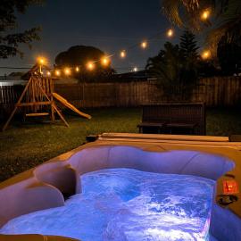 Cul de Sac Home Hot Tub w Fenced Yard, Hotel in Melbourne
