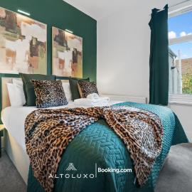Feel at Home - Newport Getaway For Family & Groups by AltoLuxo, Hotel in Newport