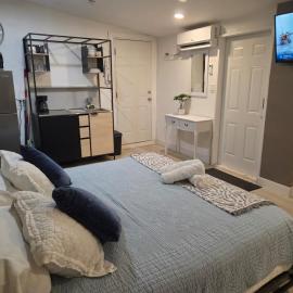Private loft Studio, WiFi, Parking available