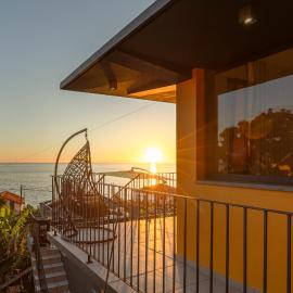 Yellow by the sea house by CAELIS INSPIRE