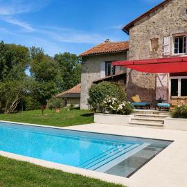 "L'instant suspendu" Gîte de charme avec piscine chauffée en Périgord, hotel em Javerlhac-et-la-Chapelle-Saint-Robert