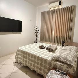 Quarto comfort Tv, ar condicionado e escrivaninha