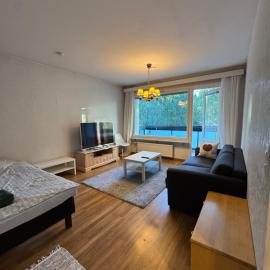 A bright three-room apartment by the sea and the city center!