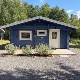 Cozy lakeside vacation home, hotel en Tibro