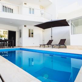 Modern Maisonette with Pool in the Heart of Gharghur