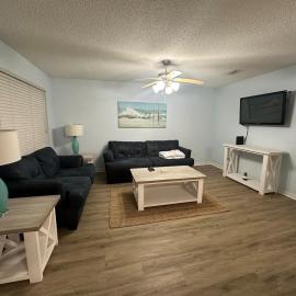 Coastal Comfort - 2BR Condo, hotell sihtkohas Gautier