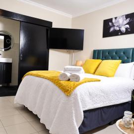 Emerald Crest Apartment