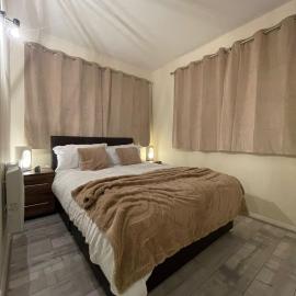 Gladstone One - 1 bed ground floor apartment, hotel a Frodingham