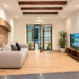 2C Top Colonial Apartment near Cathedral