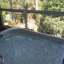 Chalé com hidromassagem e vista para o lago há 1,5km do centro de Domingos Martins, hotel v destinaci Sooretama