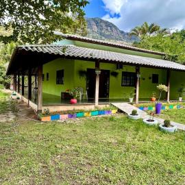 Casa confortável com cachoeira e piscinas naturais