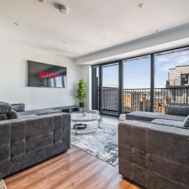 2BR Flat Heathrow Airport Stay and Family LEGOLAND stays Sleeps 8