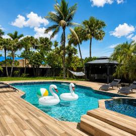 Beautiful Spacious Oasis, Pool, Spa & Huge Yard, Hotel in South Miami Heights