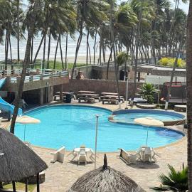 Apartamento en Res Arcoiris, Tucacas, Frente al Mar, Balcon, Piscina y Playa Privada