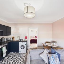 Swindon Town Centre - Station apartments - Flat 1