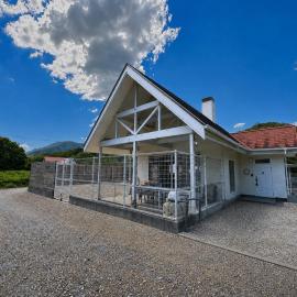 プライベートサウナ アザミガーデン大竹, hotel a Tomota