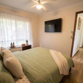 Charming 3-Bedroom House in Meadow Heights - Perfect Family Retreat