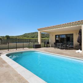 Nouvelle Villa à Tavel 9 personnes, Hotel in Tavel
