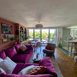 Spacious riverside 2bed 2bath apartment in SW London