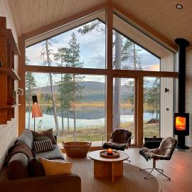 Villa Lumikero - korkeatasoinen järvenrantahuvila tunturinäkymällä