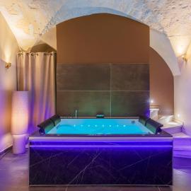 La Voûte - Love Room & Balnéo Privative proche de Montpellier