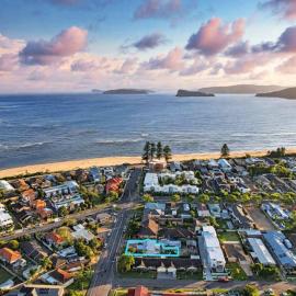 Family Holiday 2 min walk to beach, close to shops